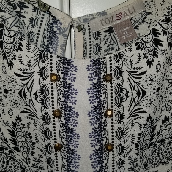 Roz & Ali Tops - Roz & Ali size 1X Studded front floral